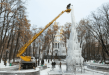 Ялинка із фонтану
