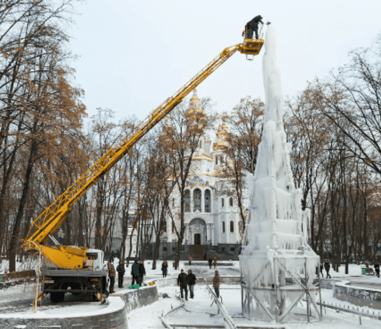 Ялинка із фонтану